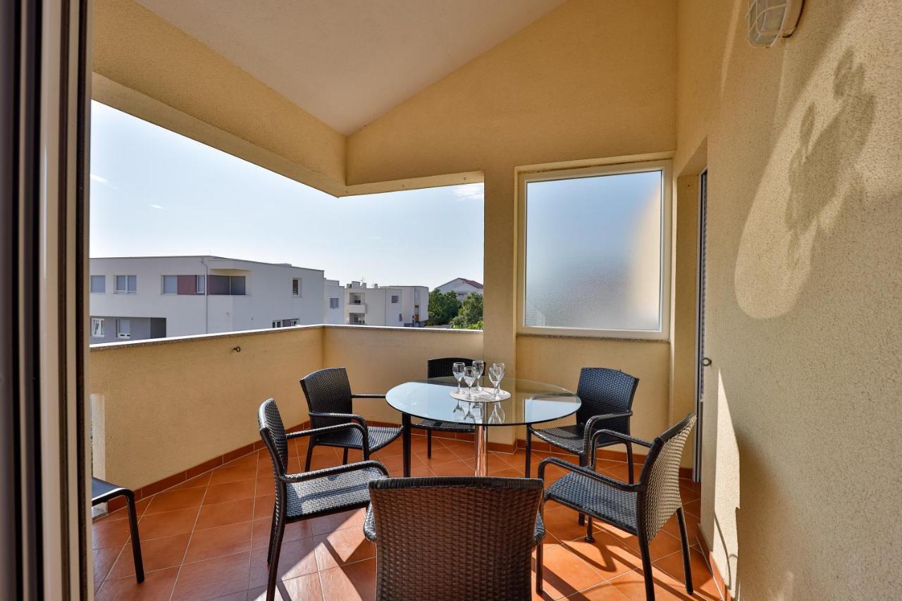 Smiley 2 Apartment Novalja Exterior photo